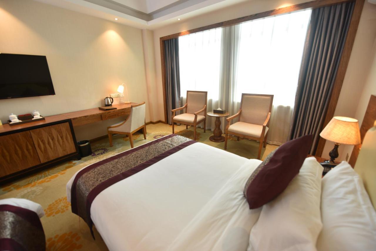 Hong Van Grand Hotel Mong Cai Luaran gambar
